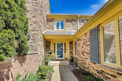 25 The Court Of Island Point, Northbrook, IL 60062 - Photo 1