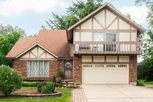 1205 N Scarlet Dr, Addison, IL 60101 - Photo 1