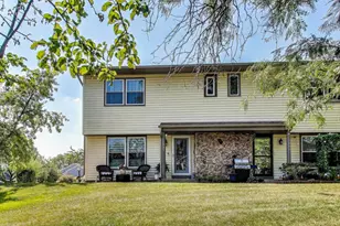 1005 Summit Dr, Schaumburg, IL 60193 - Photo 1