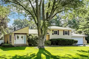 6717 Bentley Ave, Darien, IL 60561 - Photo 1