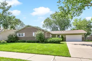 963 Garden Ln, Wheeling, IL 60090 - Photo 1