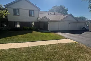 813 E Carriage Ln, Palatine, IL 60074 - Photo 1