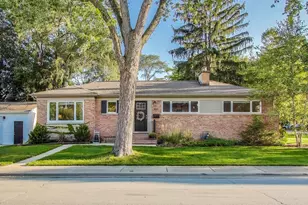 915 E St James St, Arlington Heights, IL 60004 - Photo 1