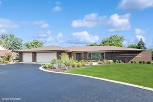 7600 McIntosh Dr, Orland Park, IL 60462 - Photo 1