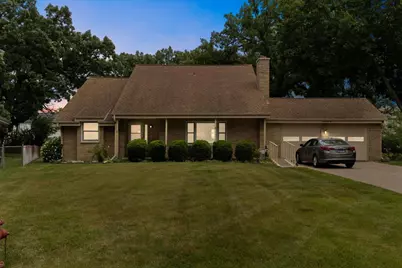 225 Ironwood Drive, Lindenhurst, IL 60046 - Photo 1