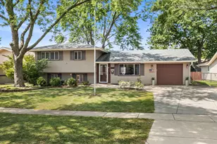 410 Andrew Ln, Schaumburg, IL 60193 - Photo 1