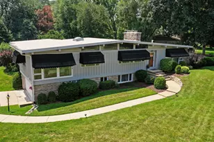 347 Park Dr, Palatine, IL 60067 - Photo 1