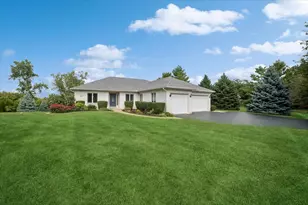 2620 Rolling Oaks Rd, Spring Grove, IL 60081 - Photo 1