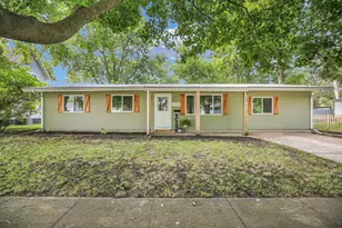 240 W Pine St, Paxton, IL 60957 - Photo 1