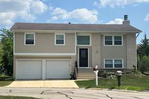 1579 E Bayside Ct, Hoffman Estates, IL 60192 - Photo 1