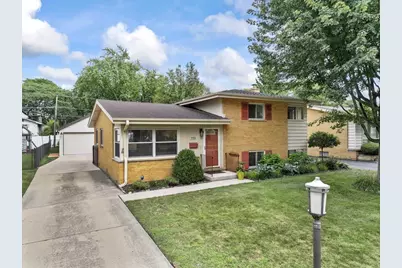 709 N Eastwood Avenue, Mount Prospect, IL 60056 - Photo 1