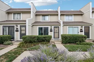 563 Quail Creek Dr, Grayslake, IL 60030 - Photo 1