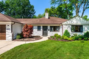 404 S York St, Elmhurst, IL 60126 - Photo 1