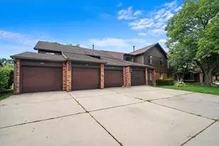 26 Creekside Cir, Elgin, IL 60123 - Photo 1