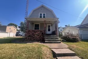 318 W Webster St, Clifton, IL 61727 - Photo 1