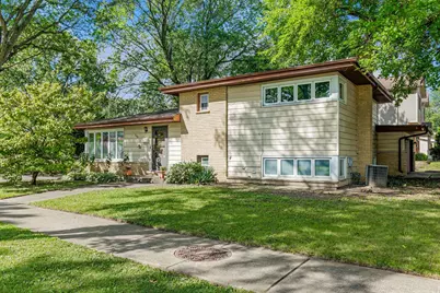 608 N Eastman Drive, Mount Prospect, IL 60056 - Photo 1