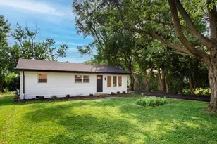 5841 Sunrise Ave, Clarendon Hills, IL 60514 - Photo 1