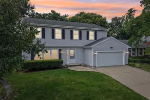 78 N Walnut Ln, Schaumburg, IL 60194 - Photo 1