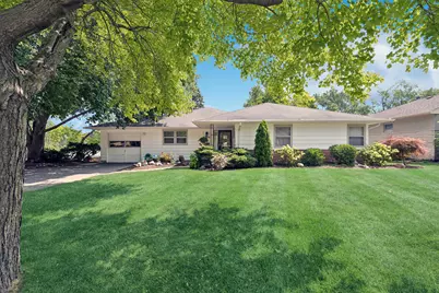 906 N Allen Avenue, McHenry, IL 60050 - Photo 1