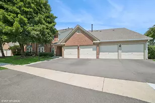 209 Dublin Ln, Schaumburg, IL 60194 - Photo 1