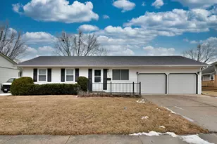 309 W Green Meadows Blvd, Streamwood, IL 60107 - Photo 1