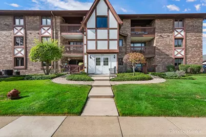5636 W 103rd Street #301, Oak Lawn, IL 60453 - Photo 1
