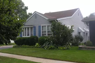 141 Johnson Ave, Libertyville, IL 60048 - Photo 1