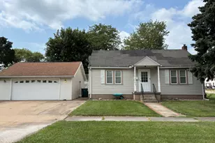 912 N Vermillion St, Streator, IL 61364 - Photo 1