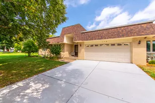 130 Meadowbrook Ln, Morris, IL 60450 - Photo 1