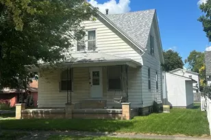 119 W Lowell Ave, Pontiac, IL 61764 - Photo 1