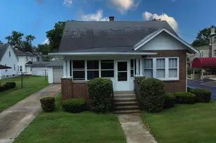 317 S 4th St, Watseka, IL 60970 - Photo 1