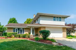 1806 N Laurel Dr, Mount Prospect, IL 60056 - Photo 1