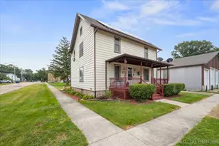 194 N May St, Hinckley, IL 60520 - Photo 1