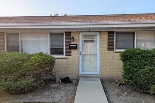 803 Valley Stream Dr, Wheeling, IL 60090 - Photo 1