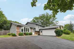 610 Chelsea Dr, Algonquin, IL 60102 - Photo 1