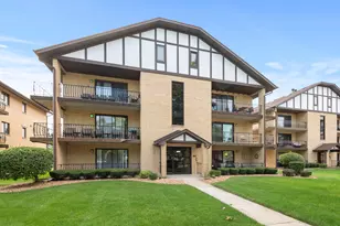 17960 Royal Oak Ct, Tinley Park, IL 60477 - Photo 1