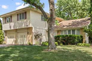 121 S Staffire Dr, Schaumburg, IL 60193 - Photo 1