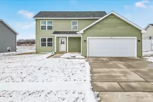 611 Apple Valley Rd, Harvard, IL 60033 - Photo 1
