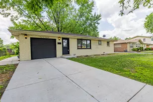 6425 W 83rd Pl, Burbank, IL 60459 - Photo 1