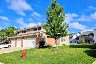 122 Autumn Ct, Buffalo Grove, IL 60089 - Photo 1