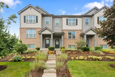 18 E Heritage Court, Arlington Heights, IL 60004 - Photo 1