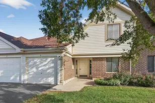 870 E Carriage Ln, Palatine, IL 60074 - Photo 1