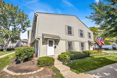 1678 Trowbridge Court #D, Wheaton, IL 60189 - Photo 1