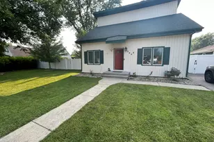 354 Millard Ave, Crystal Lake, IL 60014 - Photo 1