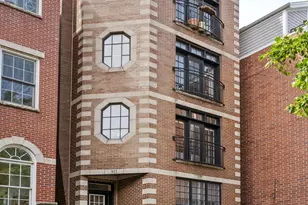 911 W Roscoe St, Chicago, IL 60657 - Photo 1