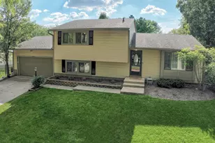 1609 Forrest Blvd, Saint Charles, IL 60174 - Photo 1