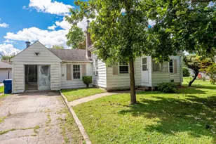 6945 W 96th Pl, Oak Lawn, IL 60453 - Photo 1