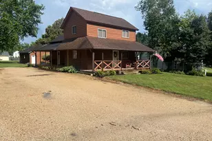 402 S Paddock Ave, Ashton, IL 61006 - Photo 1