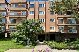 8100 W Foster Ln, Niles, IL 60714 - Photo 1