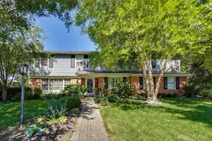 345 S Windsor Dr, Arlington Heights, IL 60004 - Photo 1